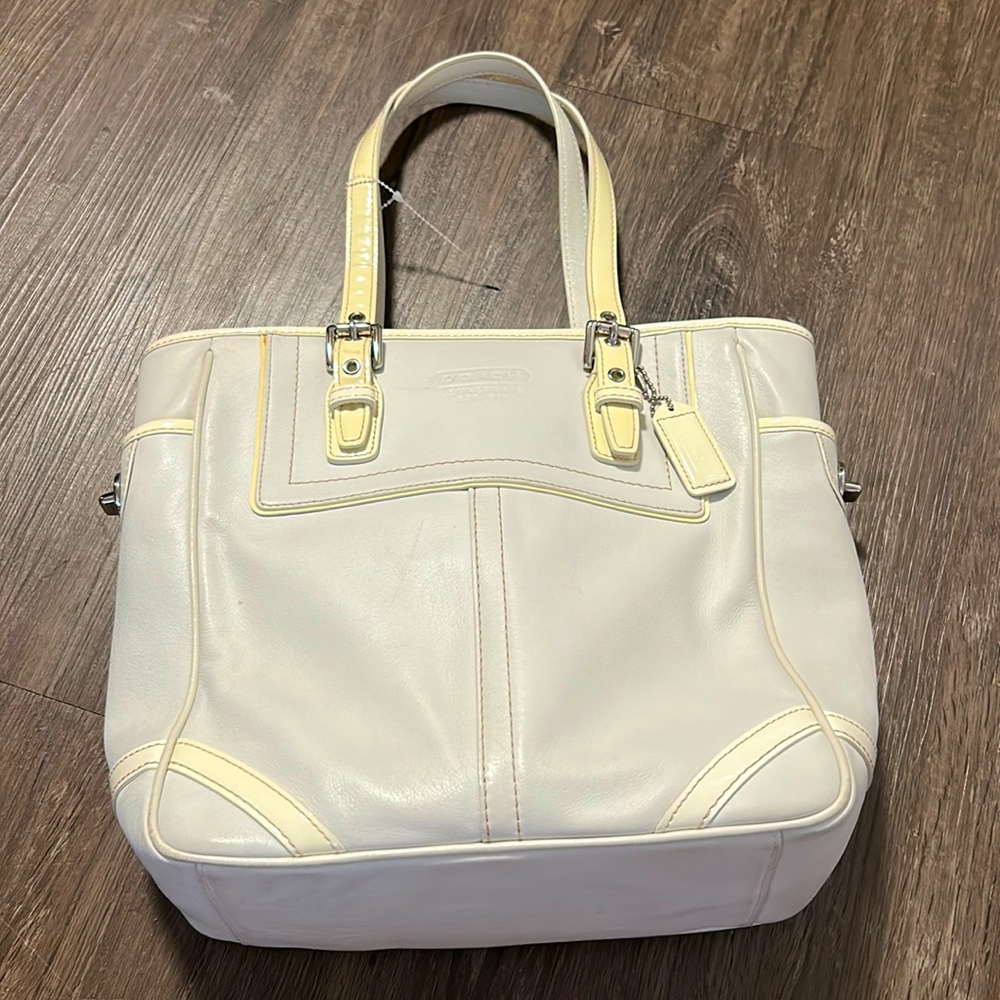 VINTAGE style COACH❤️ Pearl Cream color Satchel bag